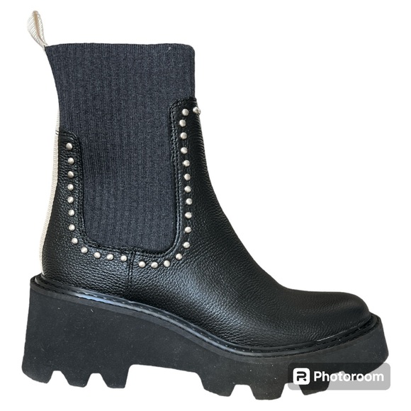 SO COOL!! 😎 Dolce Vita “Hoven Stud H2O” waterproof chelsea boot black gray 7 - Picture 2 of 5